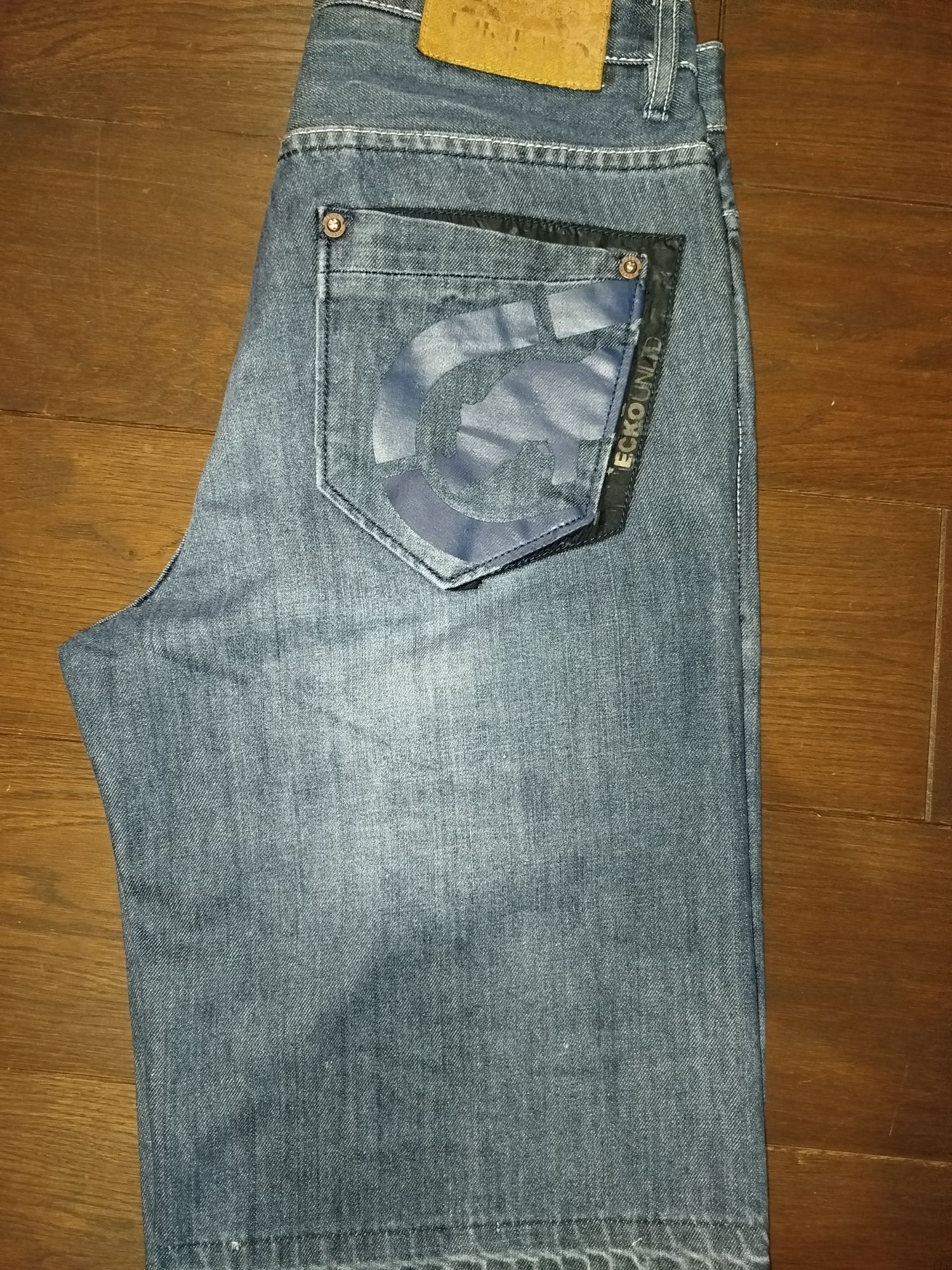 Очень широкие шорты ecko unltd