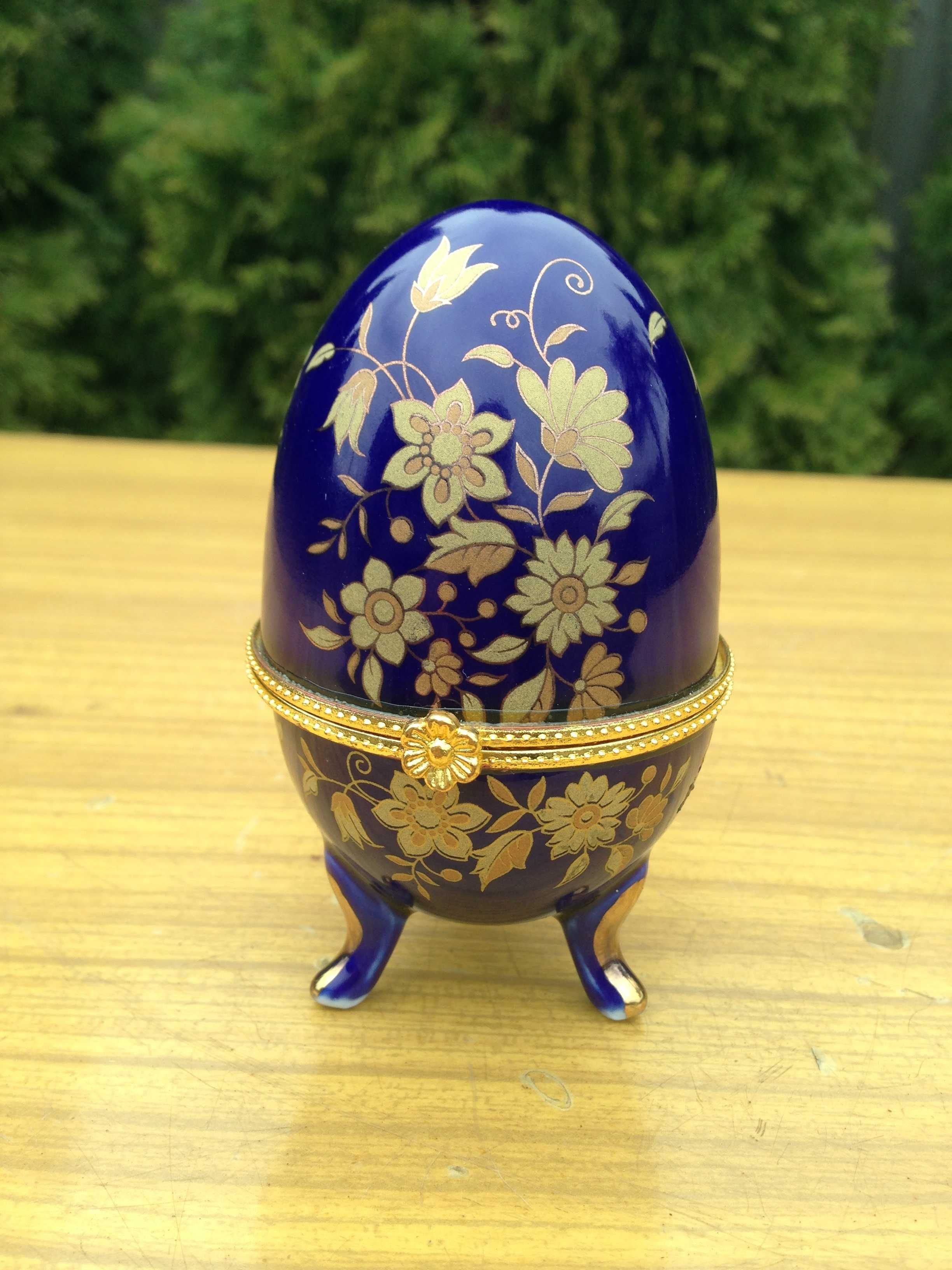 Jajko, szkatułka na biżuterię w stylu Faberge.