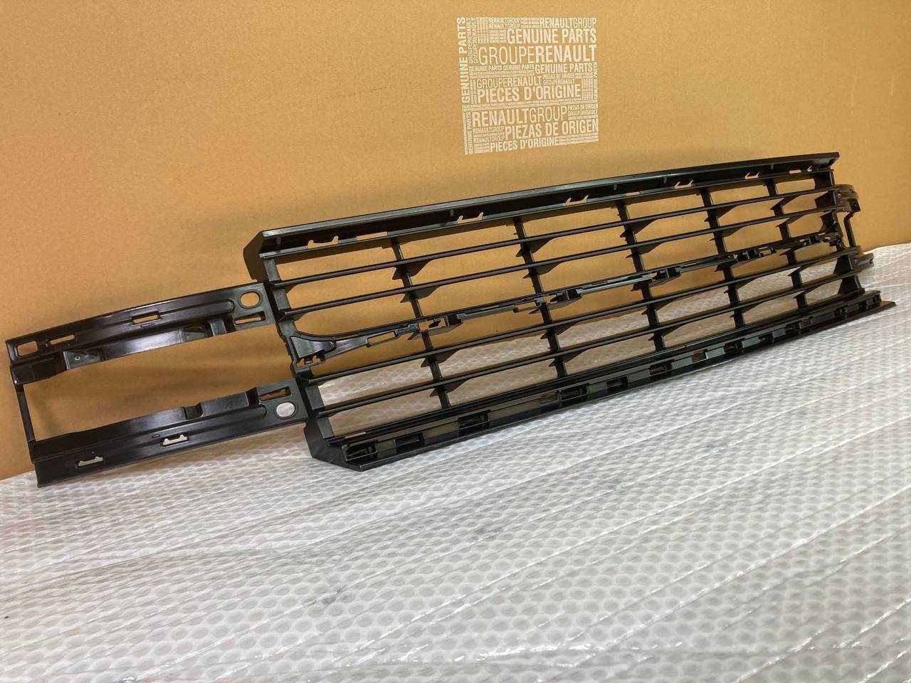 Решітка переднього бампера Renault Scenic 3 622549048R Оригінальна