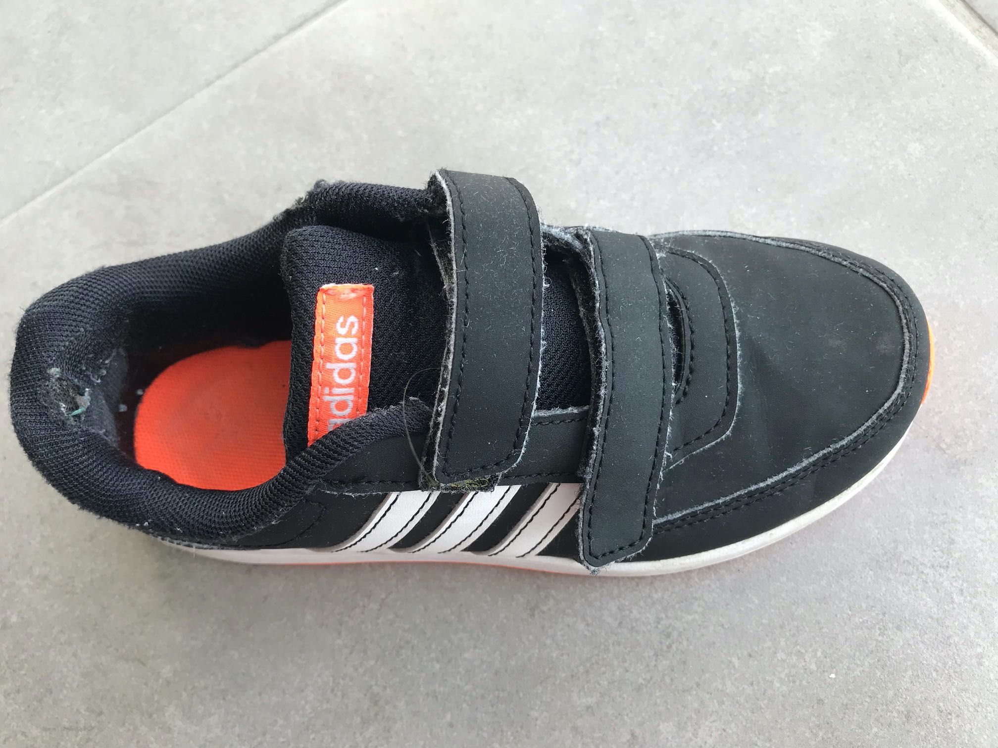 Dla chłopca. Adidas Hoops 32, wkładka 20 cm