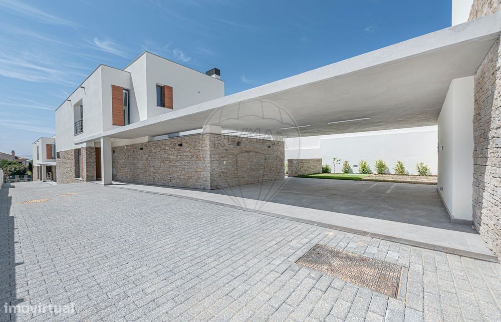 Moradia T4 para venda