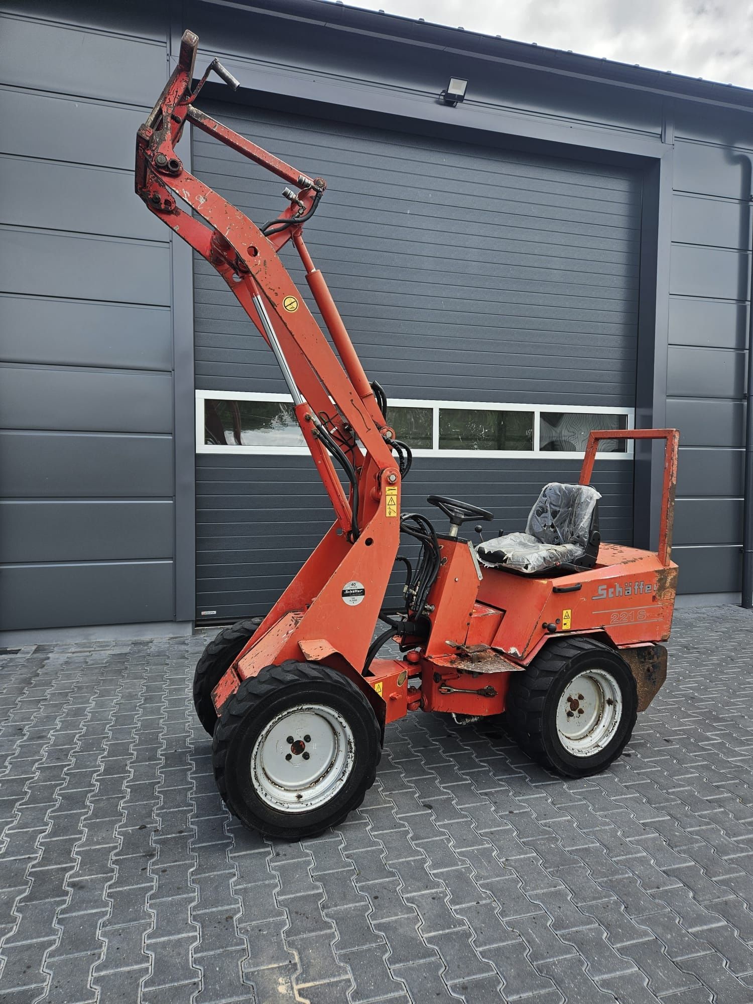 Miniładowarka Schaffer 221 S 2005 rok + podajnik