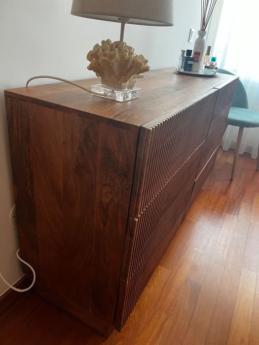 Cómoda em madeira de mangueira maciça