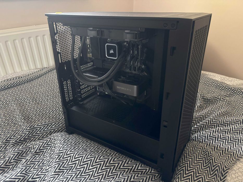 Komputer Founders Edition RTX 3070 Ti 8 GB/ Ryzen 9 7900/ 32 GB/ 2 TB
