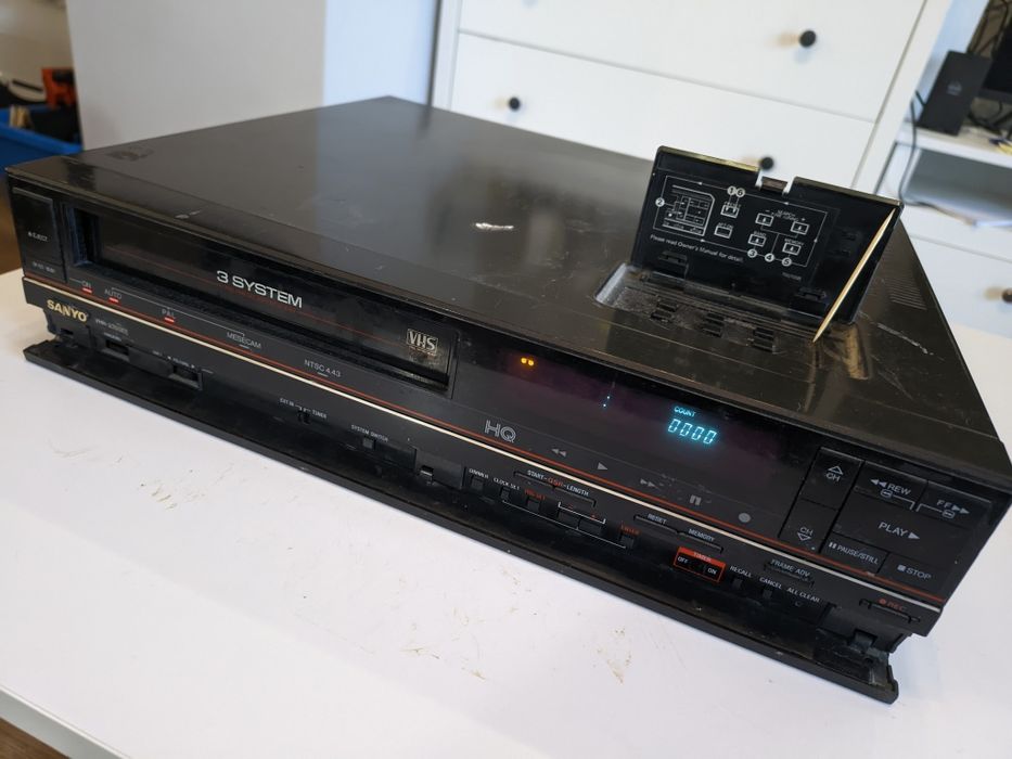 Odtwarzacz kaset video - Sanyo VHR-2350EE