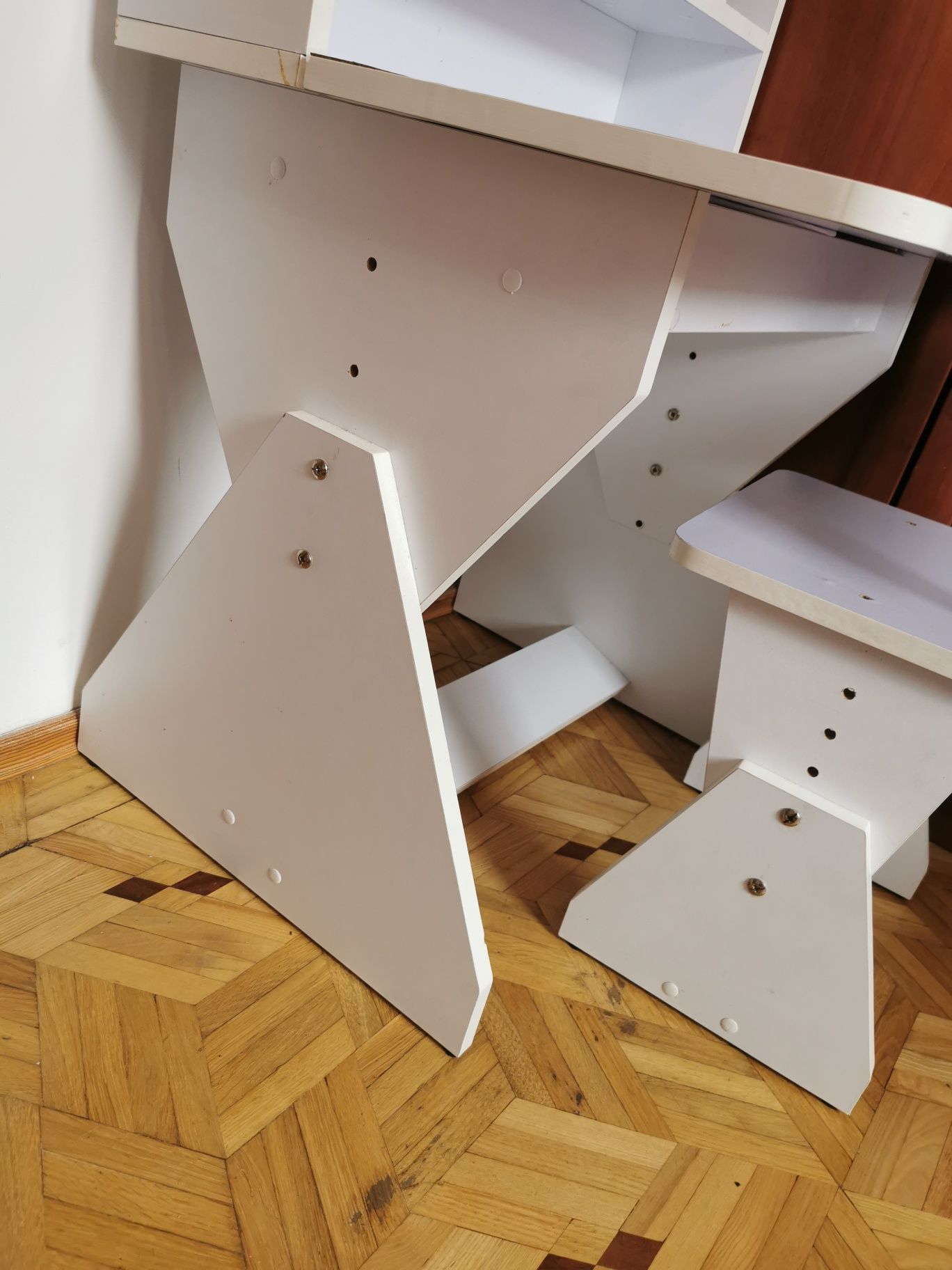 Regulowany stolik i krzesełko dla dziecka, regulowane biurko