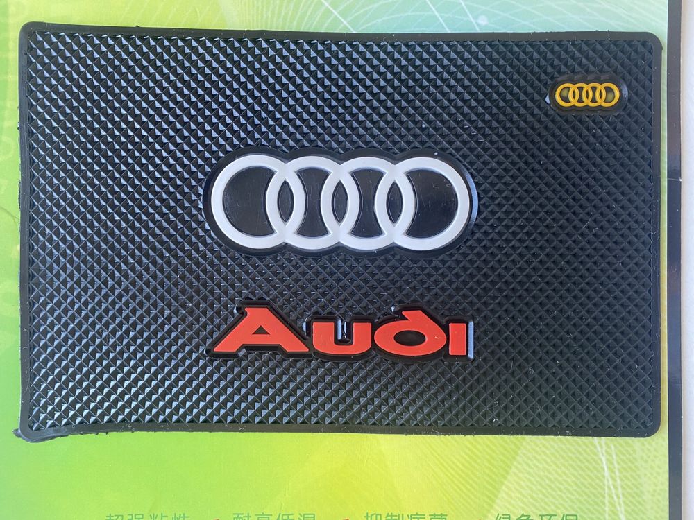 Анти скользящий коврик в машину на торпеду AUDI    НОВЫЙ!!!