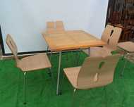 Mesa com cadeiras
