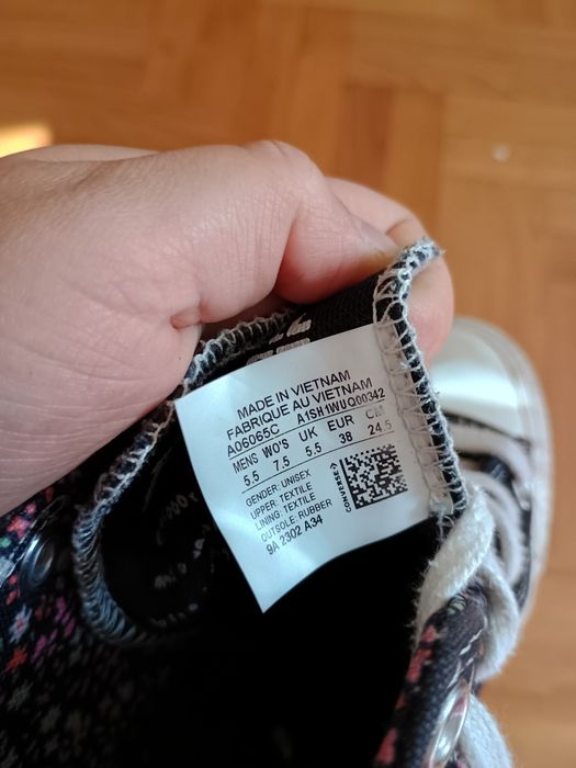 converse z naszywkami