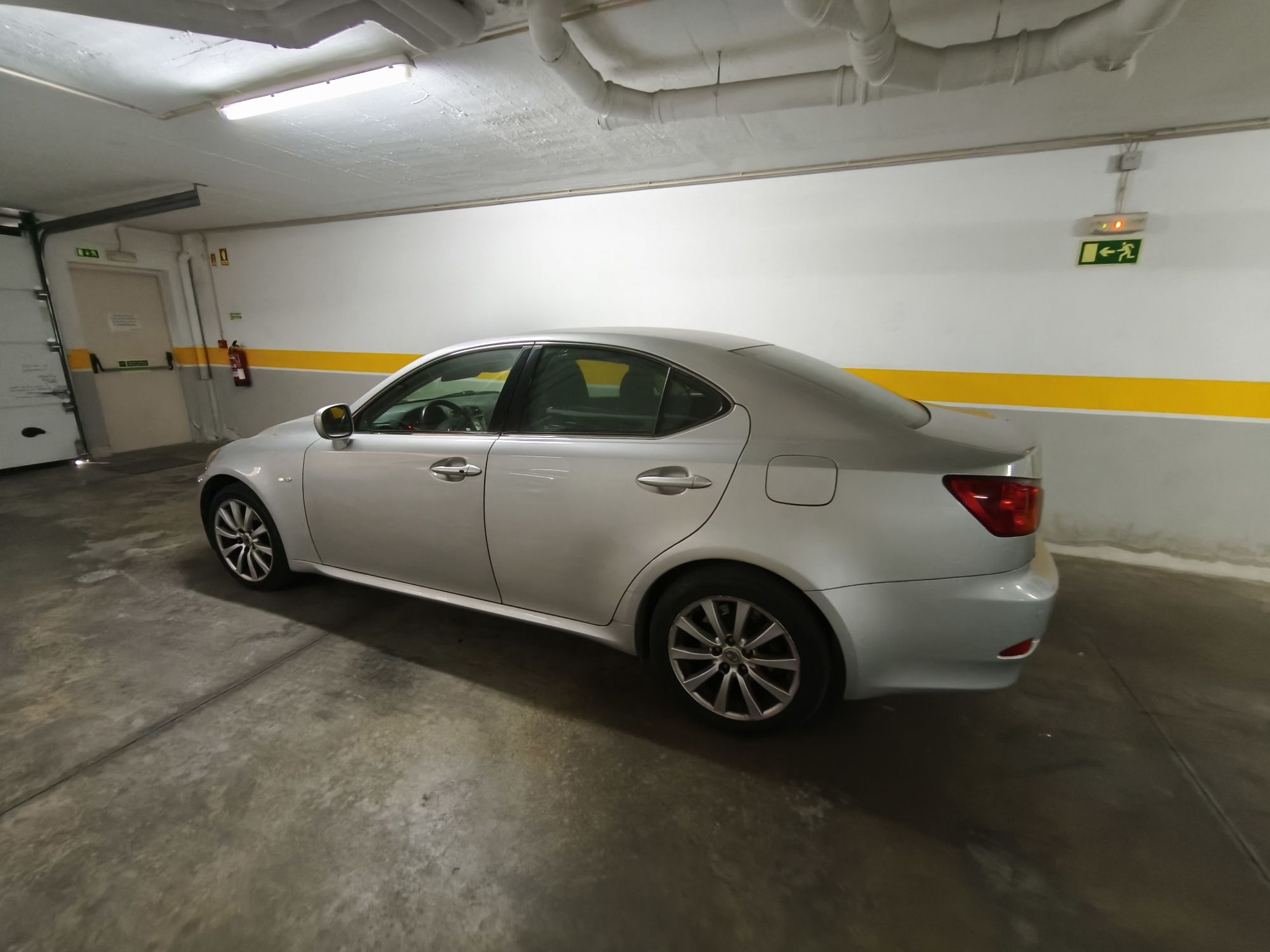 Lexus is220d impecável