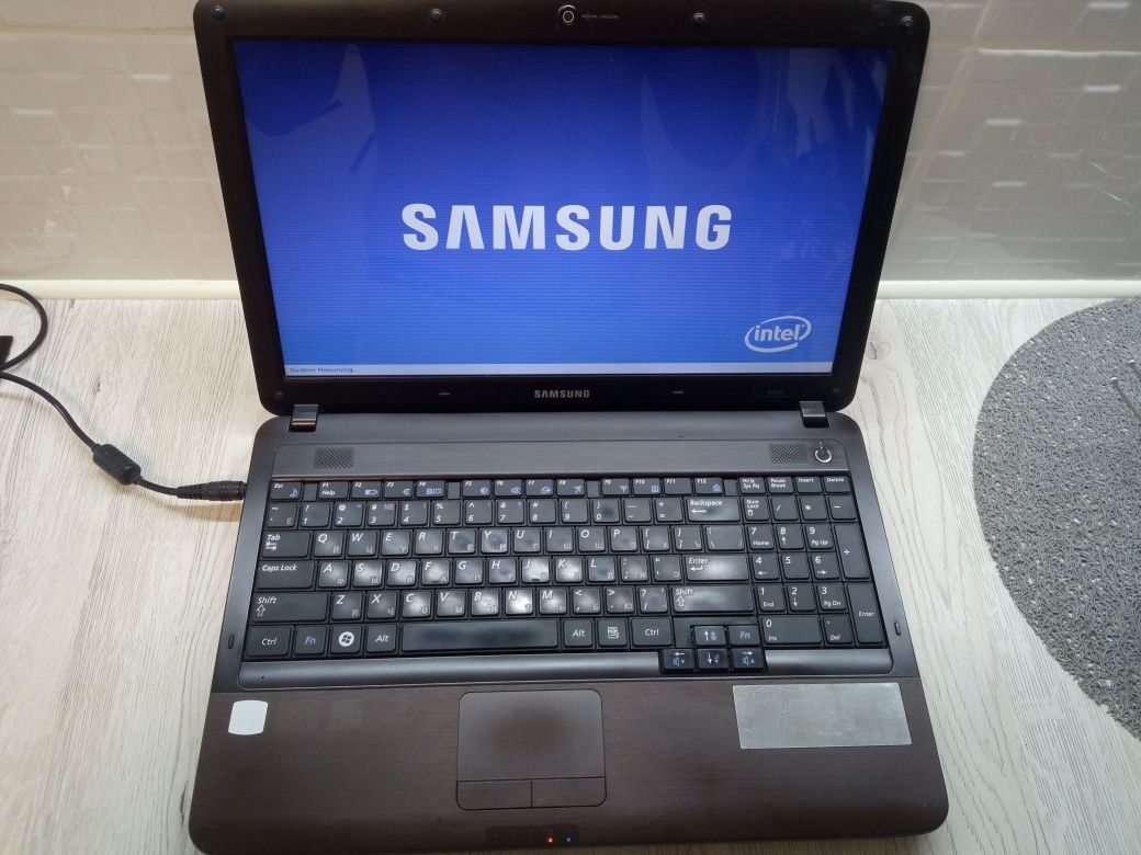 Продам ноутбук Samsung R540 core i5 M450/6gb/256gb