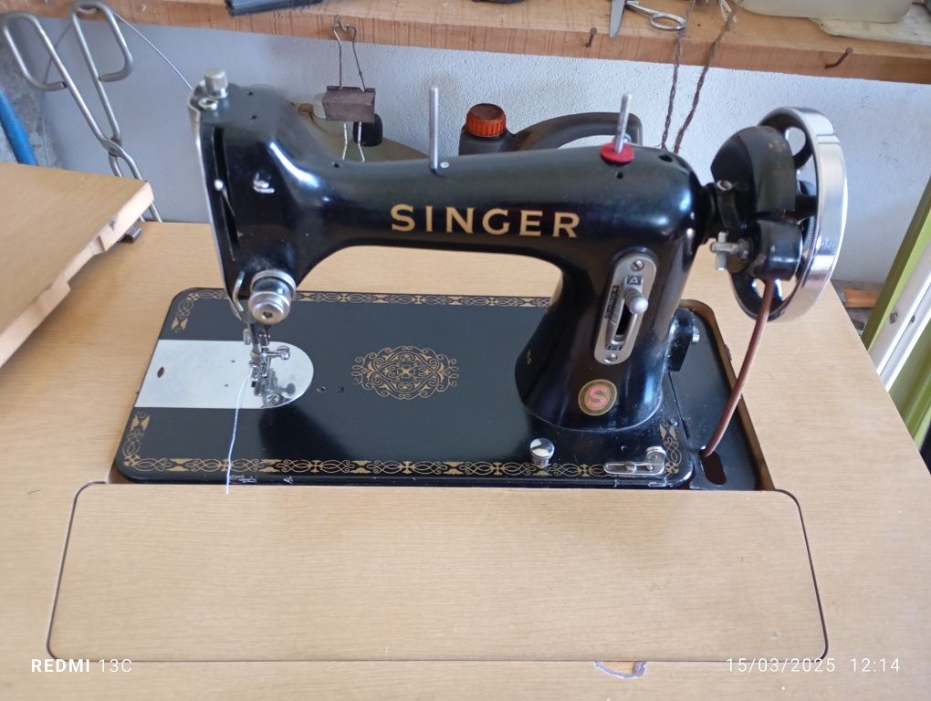 Máquina de costura Singer em excelente estado