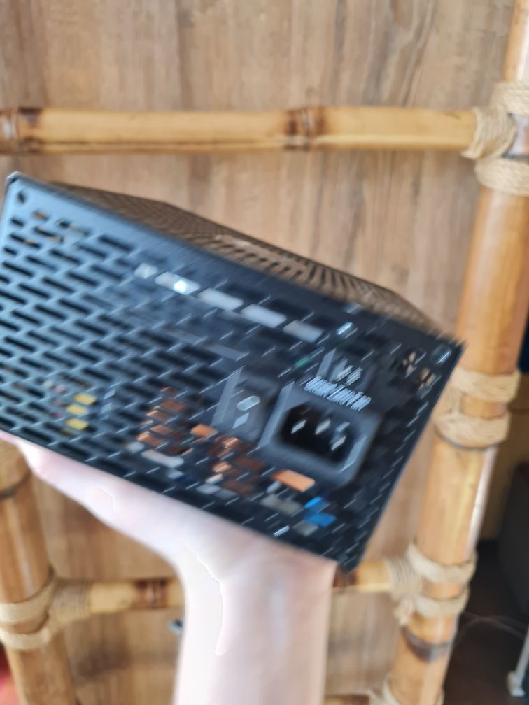 Продам блок питания TOUGHPOWER GF1 750W | Состояние отличное