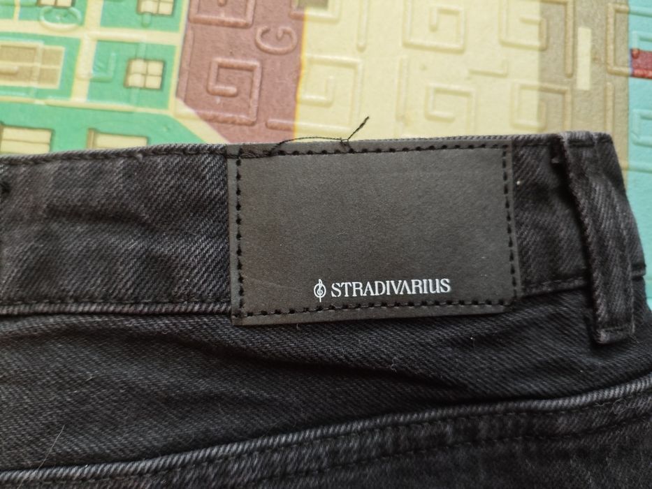 Чорна спідниця Stradivarius