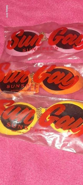 SUN GAY. São óculos dos anos 60.