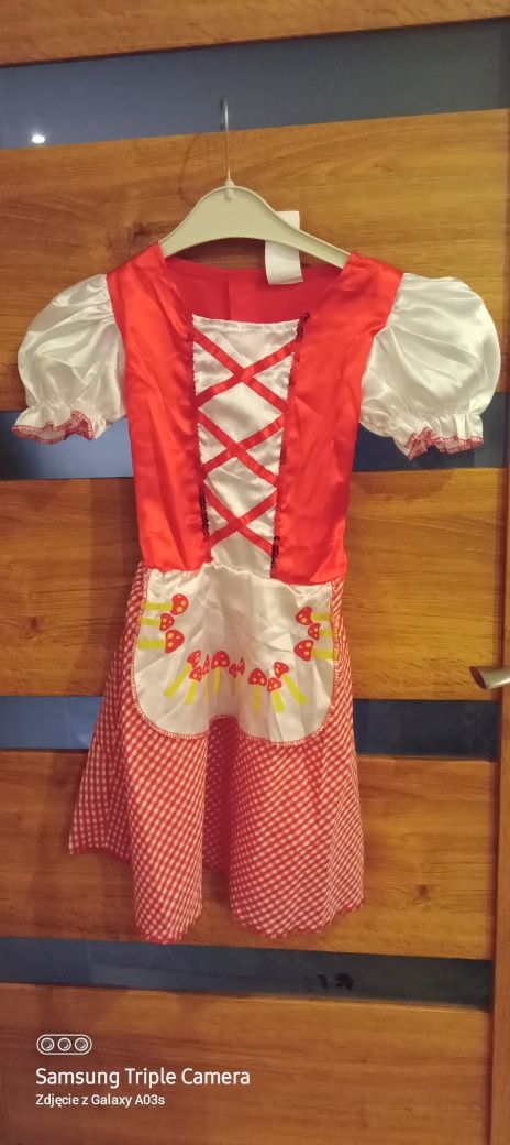 Sukienka czerwony kapturek