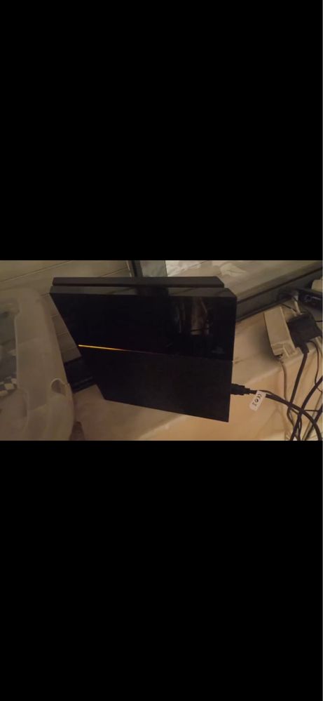 Vendo PlayStation 4 com 500 jogos