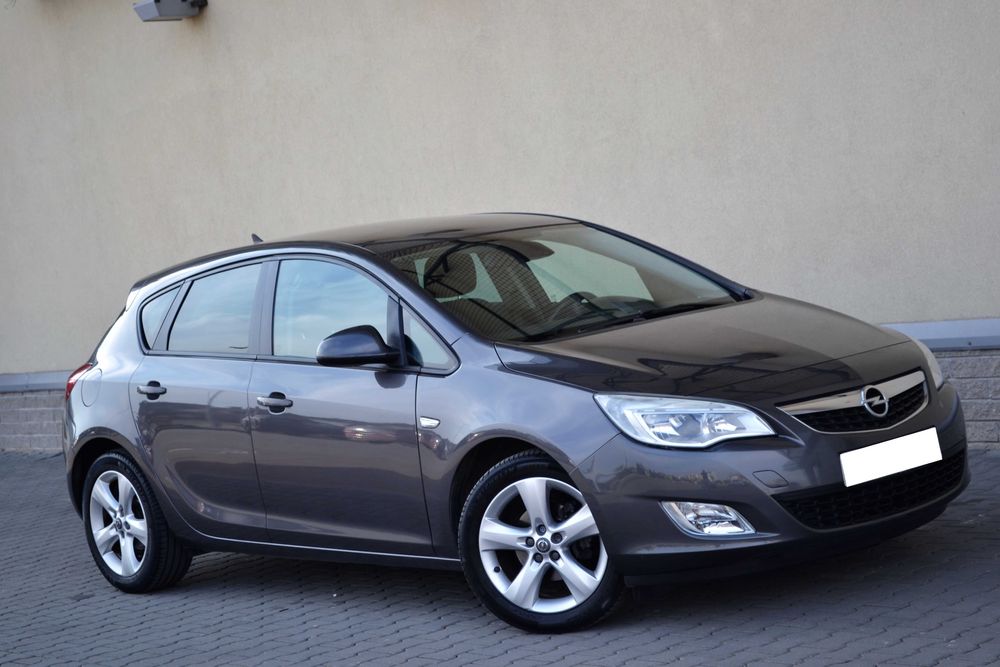 Opel Astra J 1.6 115KM**Navi**Klimatyzacja**Czujniki parkowania