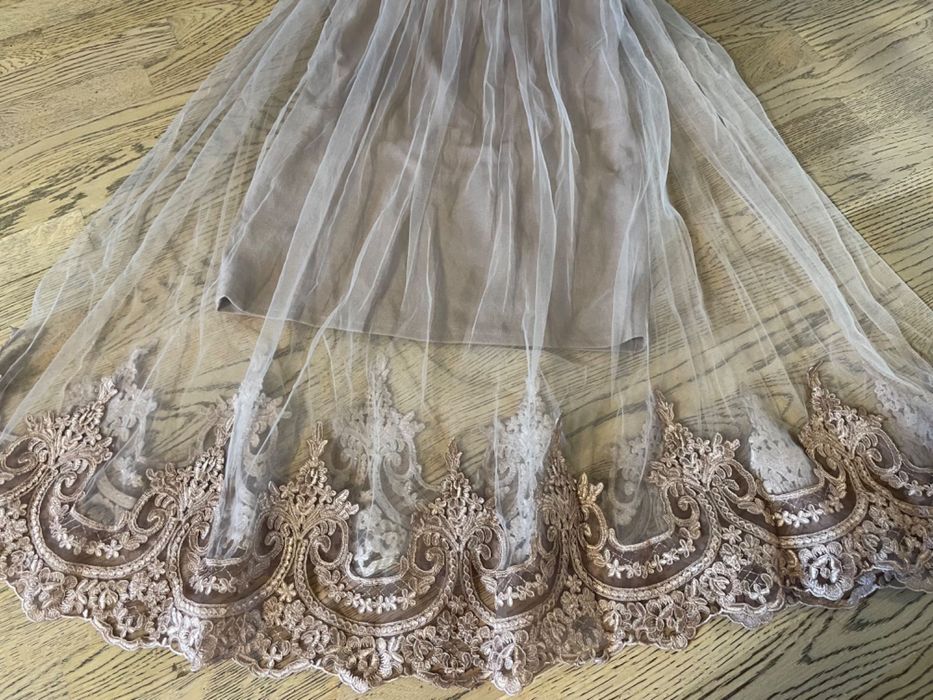 Сукня з мереживом платье с шитьем