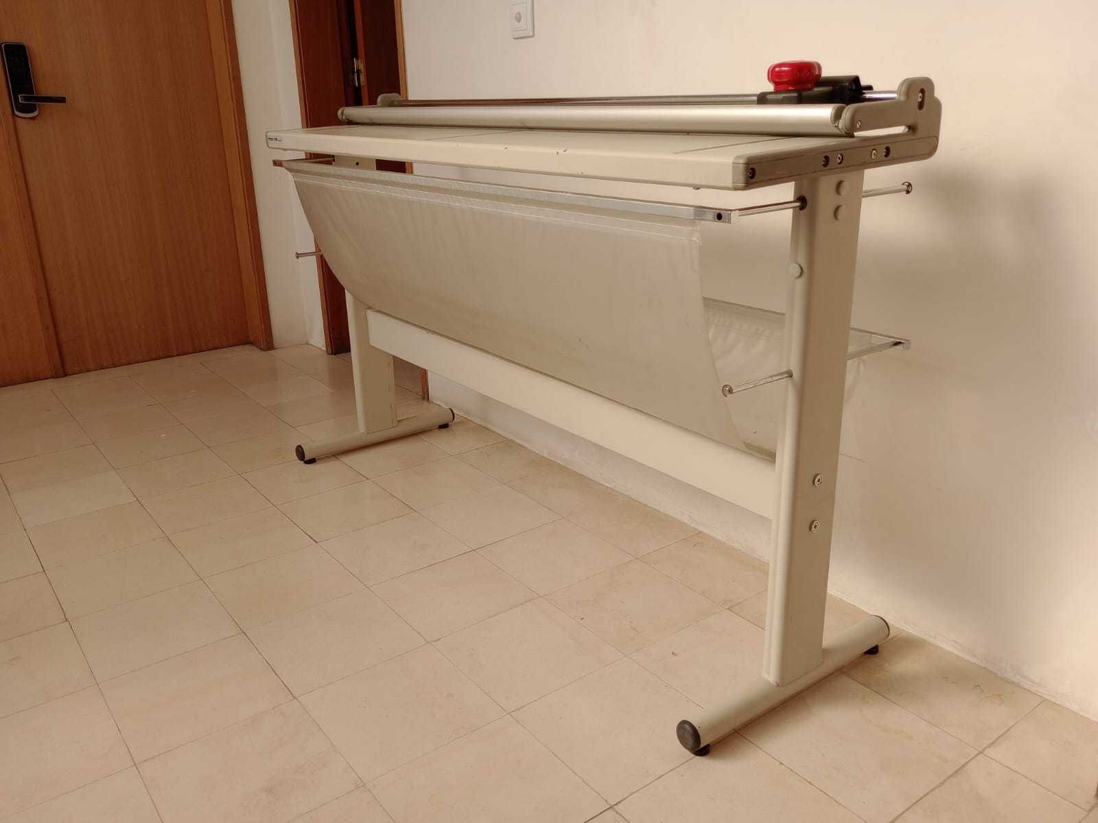 Guilhotina/Cisalha Grandes Formatos, para arquitectura ou design
