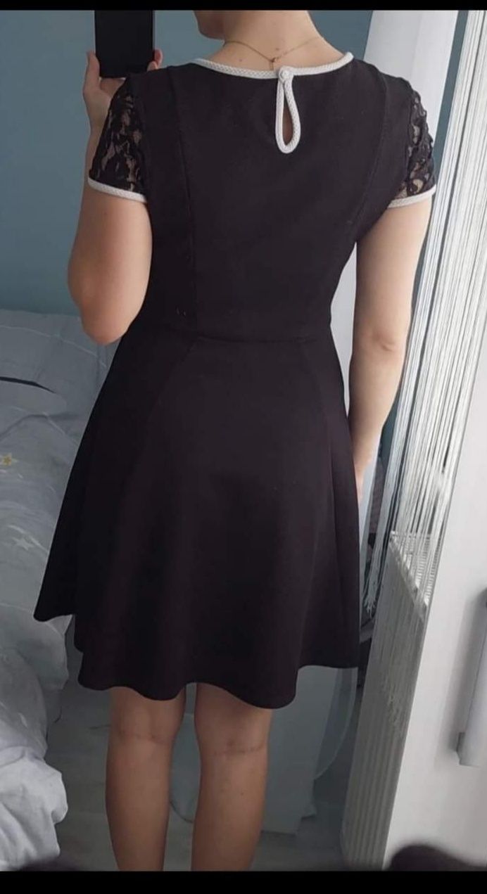 Czarna sukienka z koronką M Dorothy Perkins