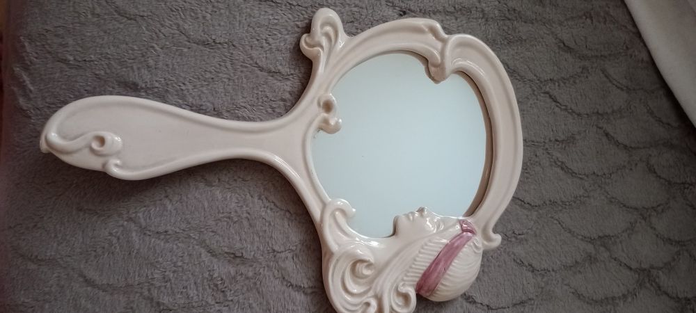 Śliczne lusterko w stylu art deco