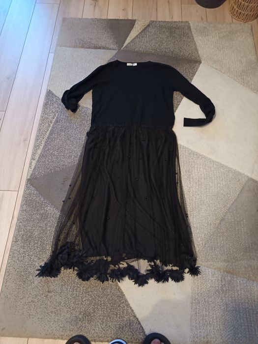 Sukienka z dołem z tiulu