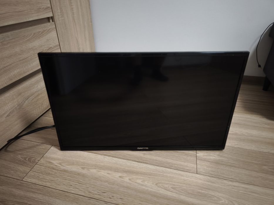 Telewizor Manta z uchwytem na ścianę