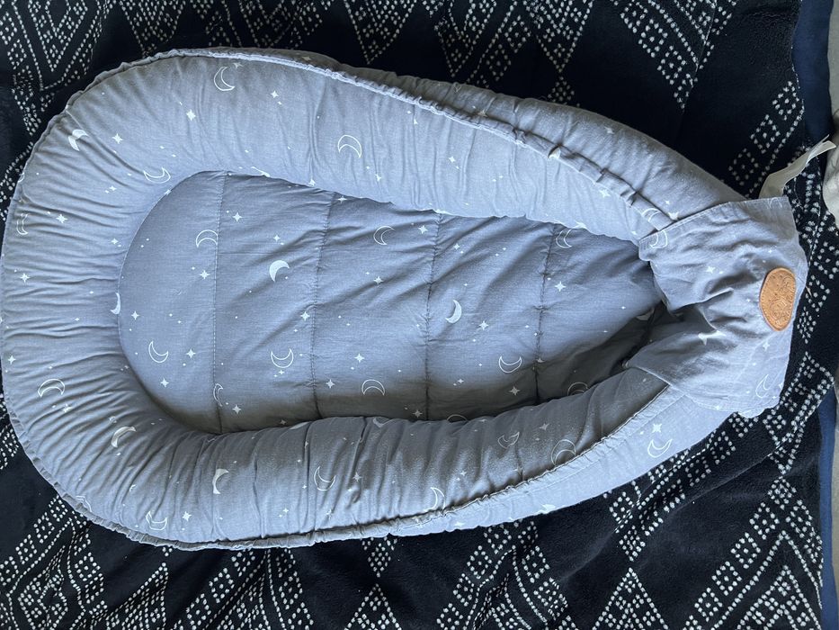 Kokon niemowlęcy – szary z księżycami i gwiazdkami