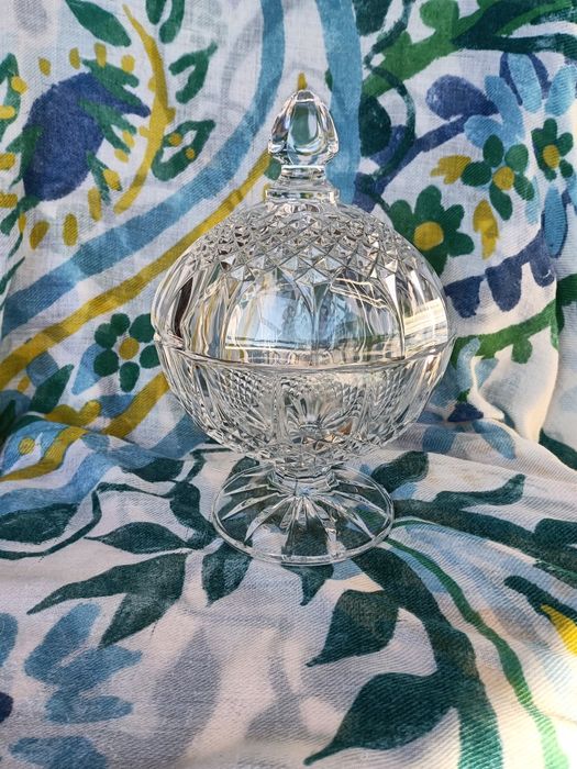 Bomboneira de Cristal, nova .