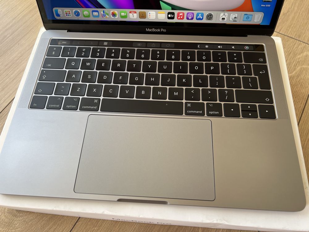 MacBook Pro 13,3” TOUCH BAR TOUCH ID 8/256 GB w PERFEKCYJNYM stanie!