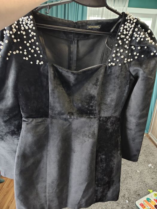 Афігенна приталеня сукня з плотного велюрю дуже приємного на дотик