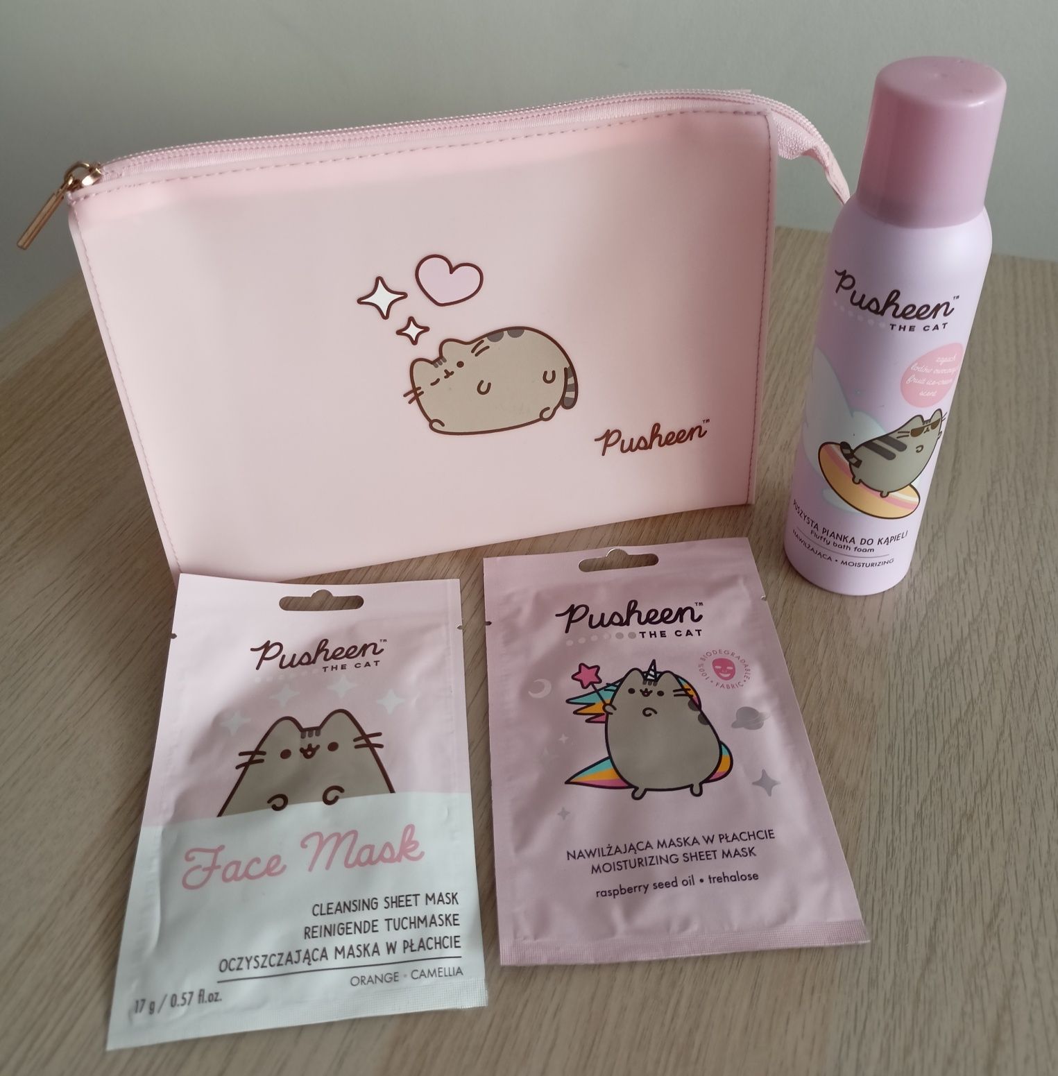 Zestaw Pusheen kosmetyczka + pianka 200ml + 2 szt. maseczki Nowe !