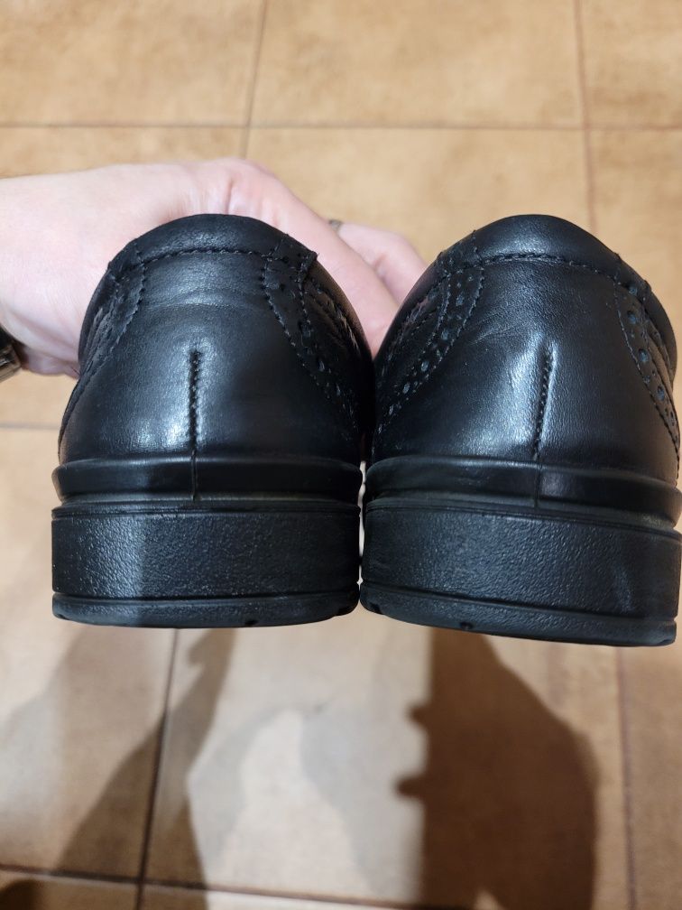 Продам детские туфли Ессо р33