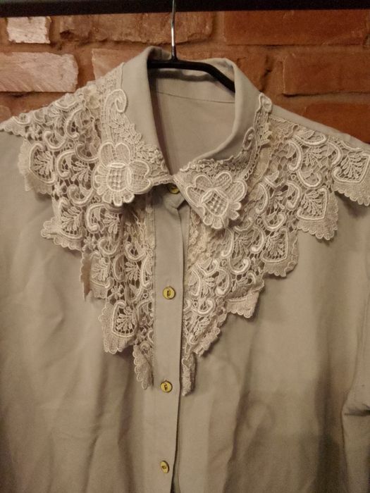 Женская класическая блузка.