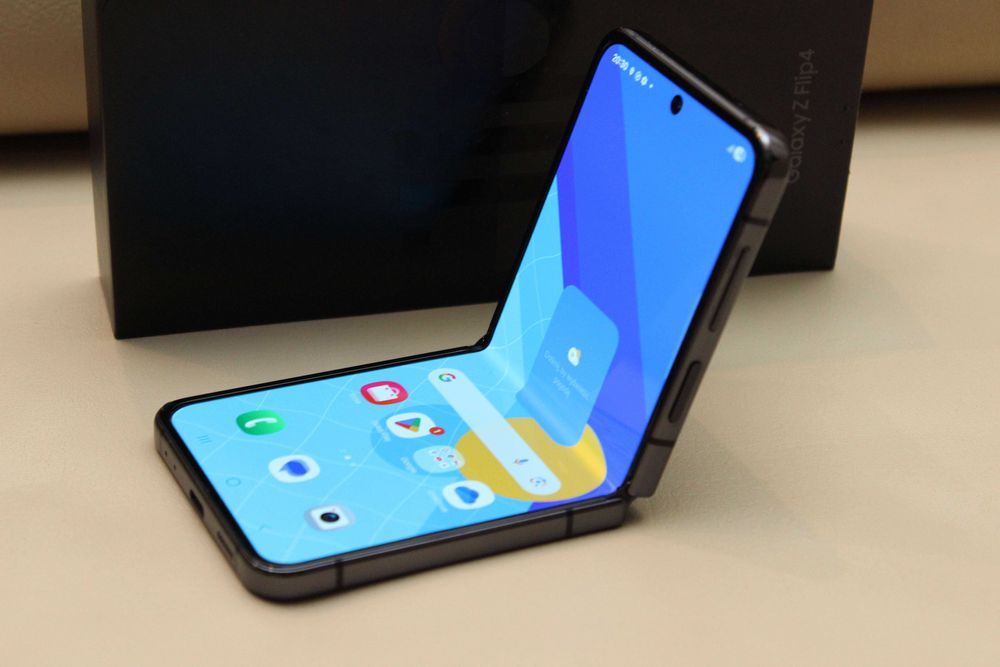 Telefon Samsung Galaxy Z Flip4 Flip 4 8 / 128 GB