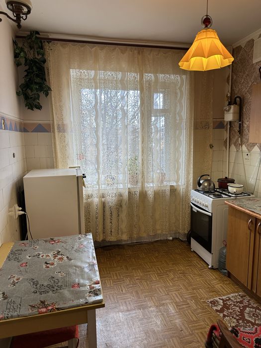 Оренда окремої кімнати для дівчини на Замості, Петроцентр. Варшавська