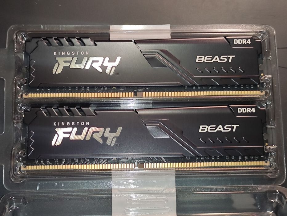 DDR4 32GB(2x16) 3600 CL18 Kingston Fury Beast майже нова. Торг.