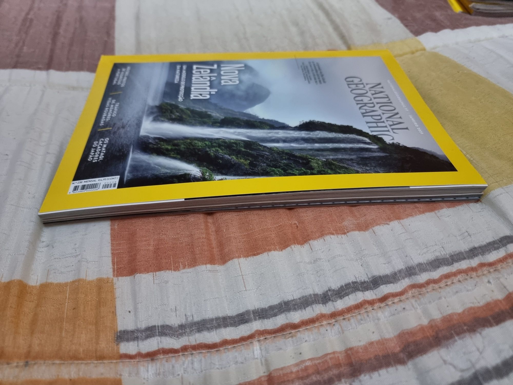 2 revistas National geographic 2021 (janeiro / Março)