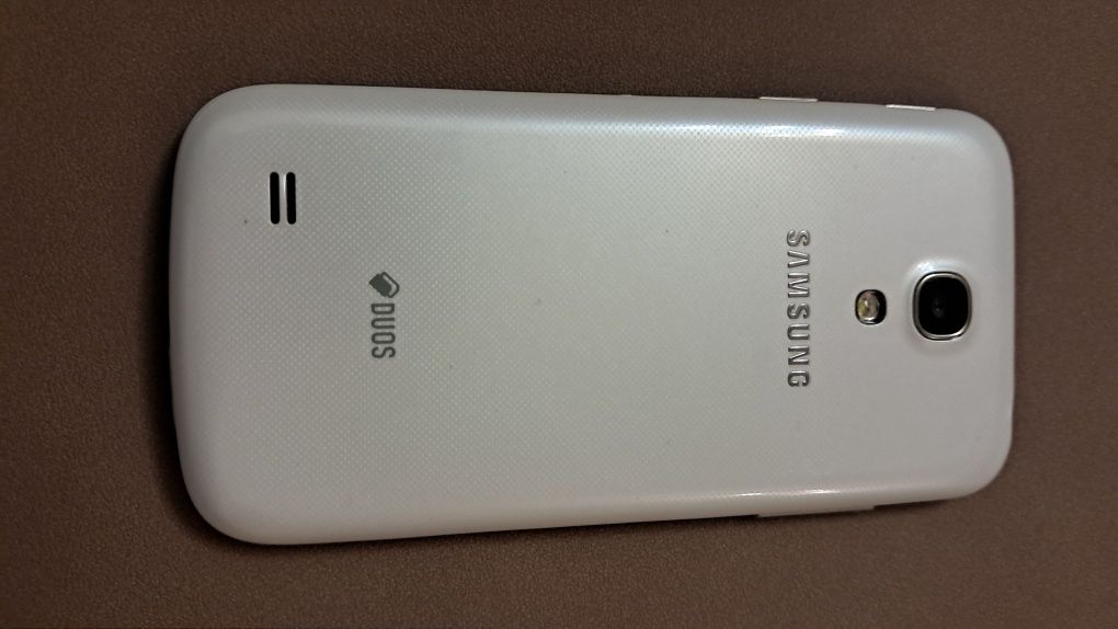Samsung GALAXY S4mini (GT-191929] на запчастини. Битий дисплей.