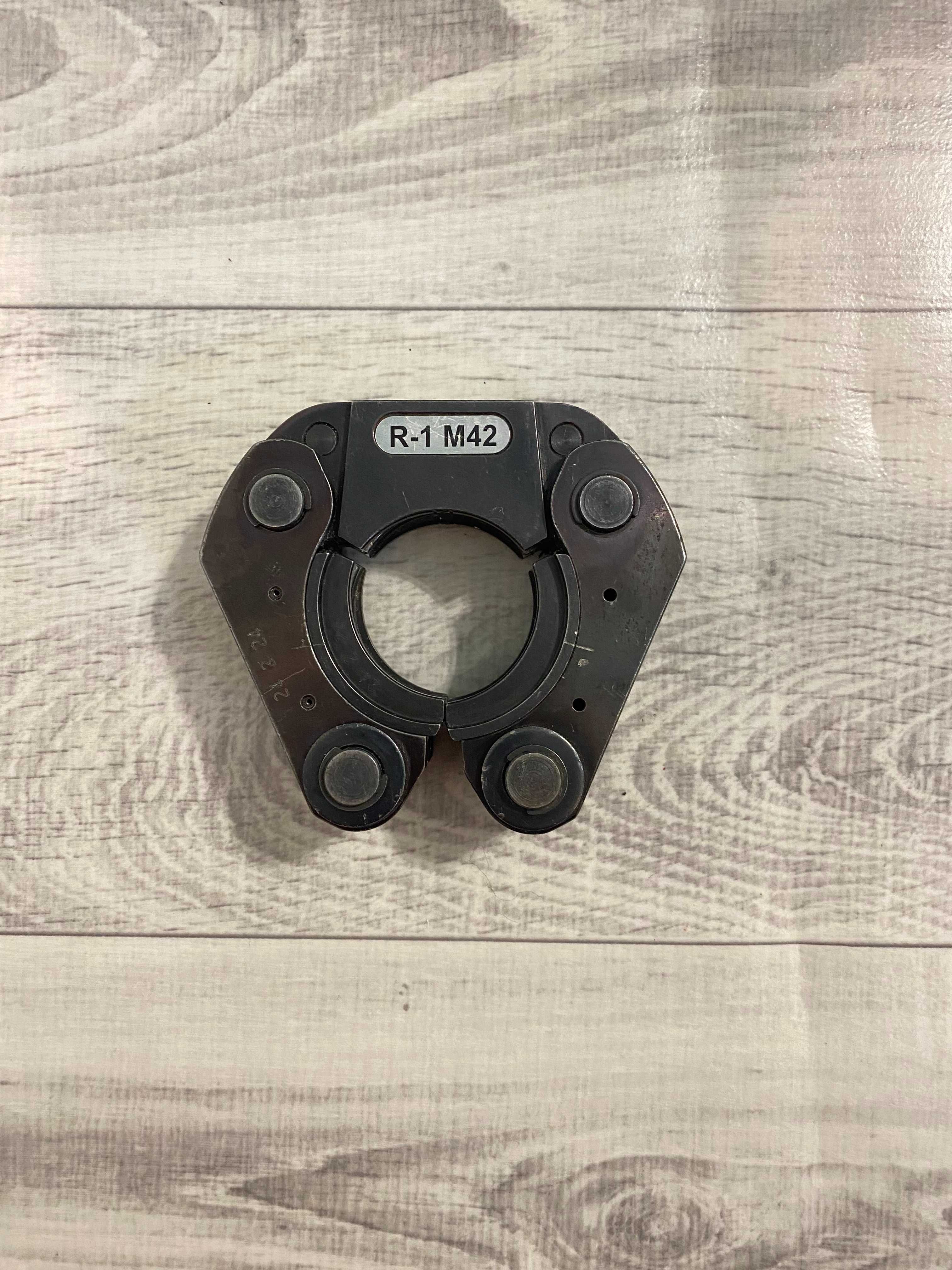 Pierścień zaciskowy MILWAUKEE R-1 M42 szczęka do rur MILWAUKEE M42