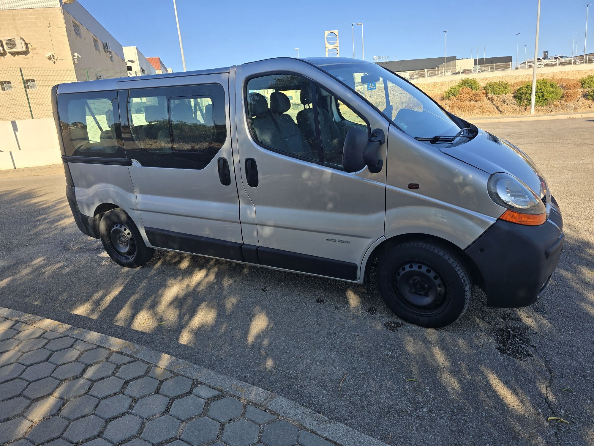 Renault Trafic 1.9 dci nove lugares
