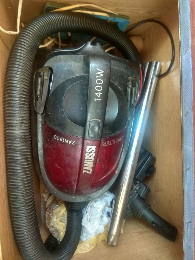 Пылосос Zanussi zan1800 1400w
