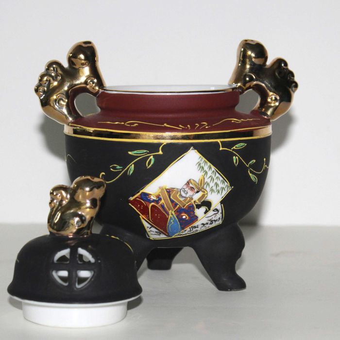 Porcelana Satsuma - Incensário Japonês