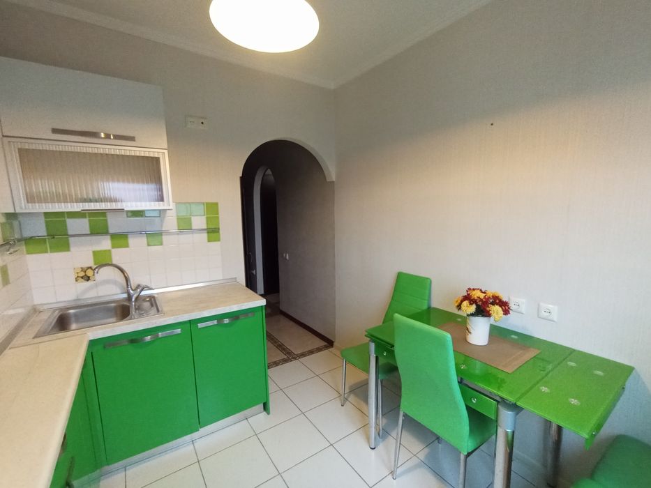 Здам в довгострокову оренду 2-х к.квартиру на Семена Палія.