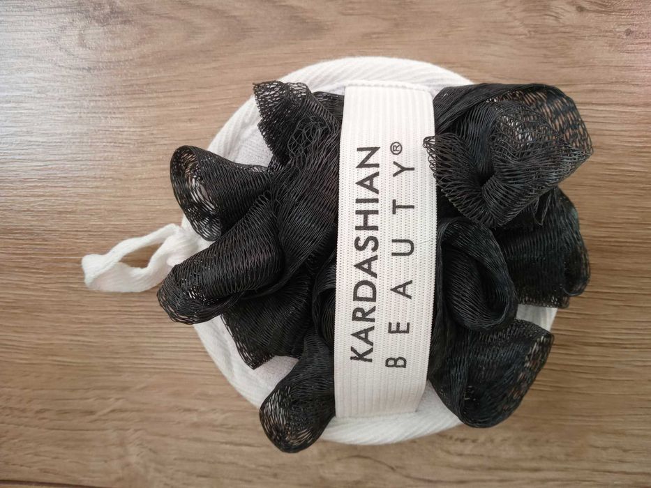 Kardashian Beauty dwustronna gąbka luffa
