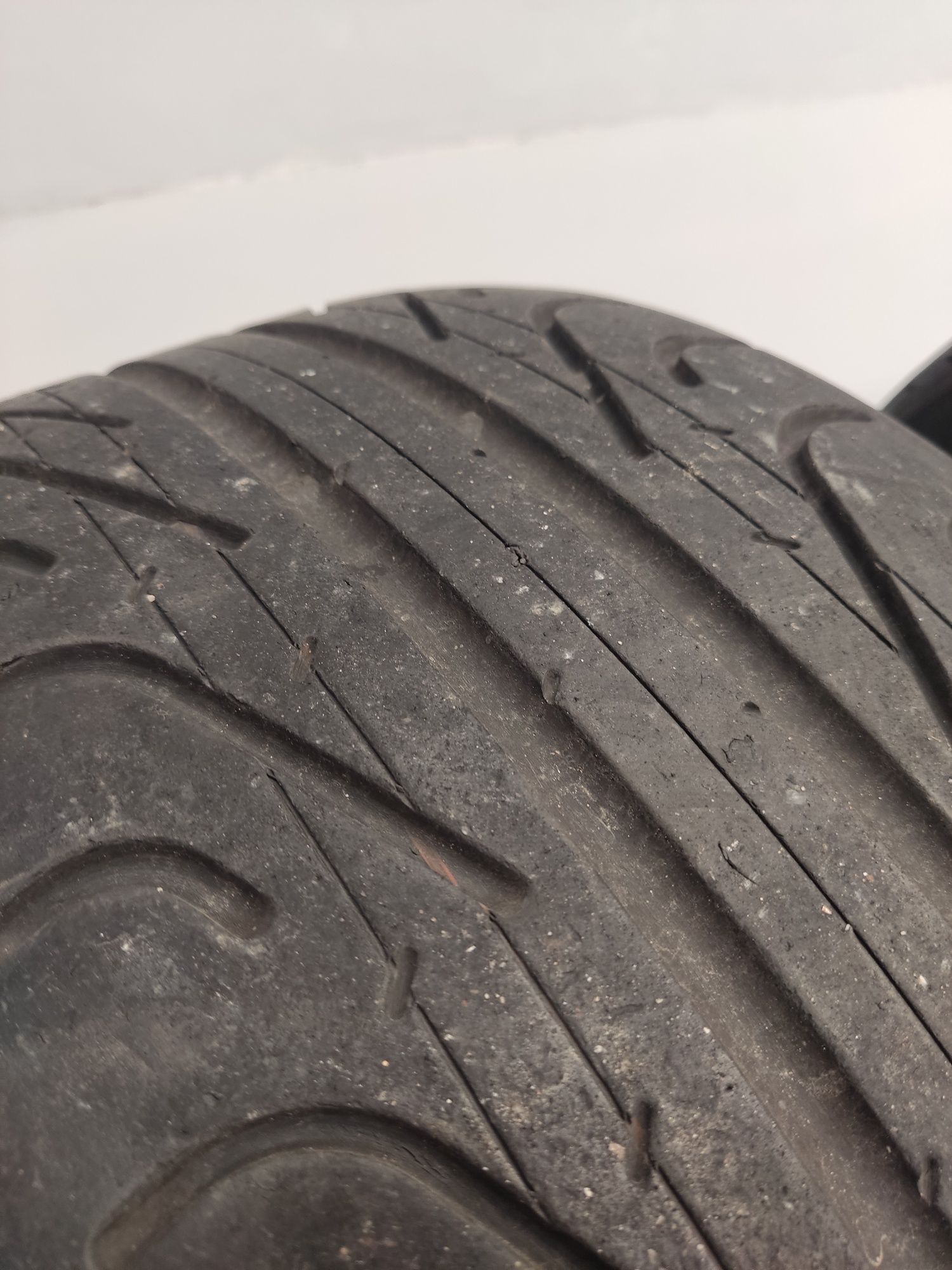 Pneus Aston Martin Pirelli Pzero Corsa 295/30 R19 e 255/35 R19