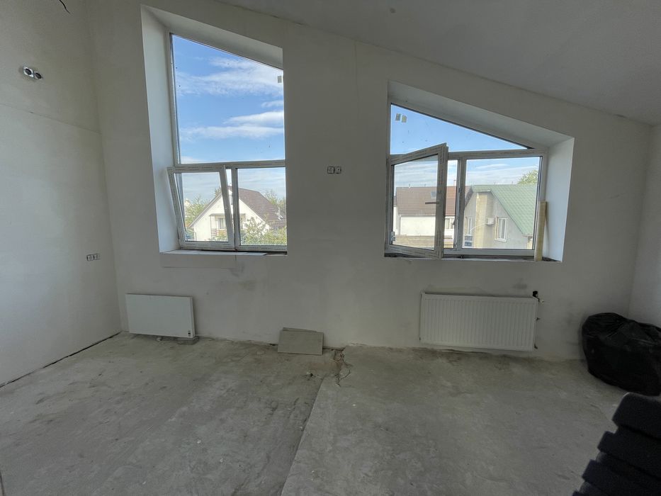 Готовий таун в Бучі під ремонт за супер ціною