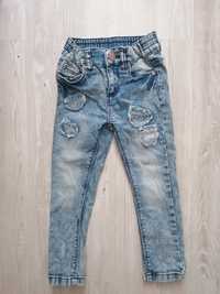 Jeansowe spodnie rurki jeansy serduszka naszywki 98