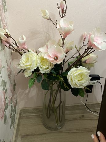 Kwiaty z wazonem szklanym 200 zl calosc